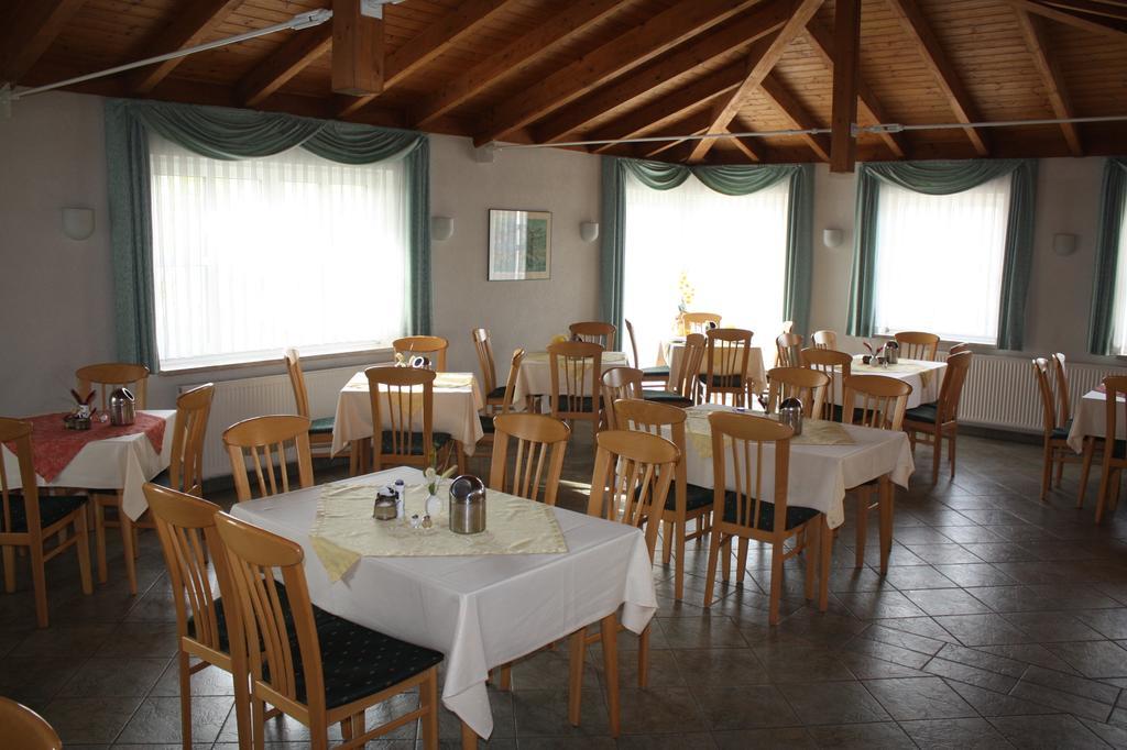 Hotel&Restaurant Bergfried Saalfeld Saale Exterior foto
